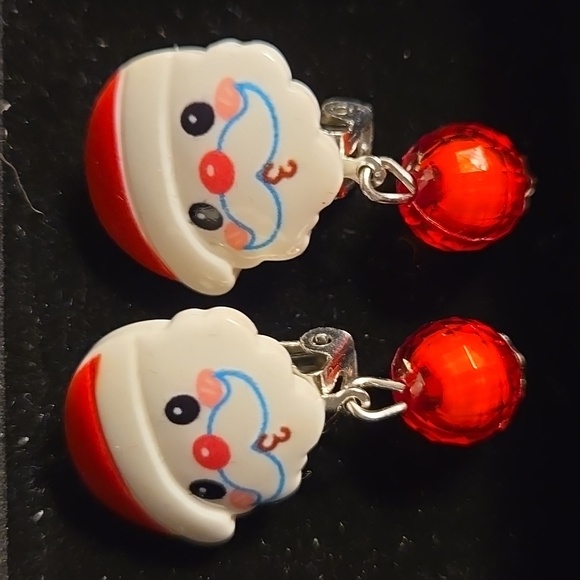 Bundle of Christmas Jewelry ~Earrings, Bracelet, and Brooch - Picture 4 of 8